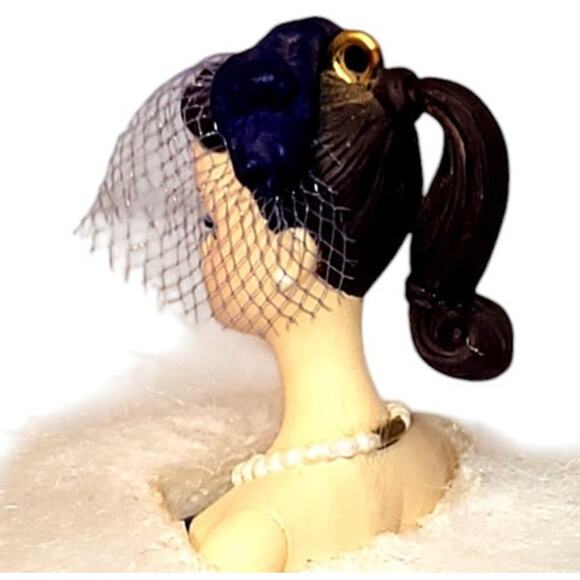 Vintage 1999 Lovesome "1959 Gay Parisienne Barbie" Ornament - Picture 5 of 8